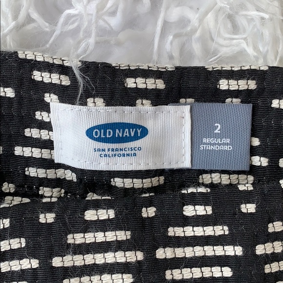 NWOT Old Navy size 2 black/cream colored shorts - Picture 2 of 5
